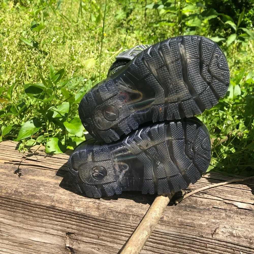 Toddler Sz 7 Light up sole rain boots
